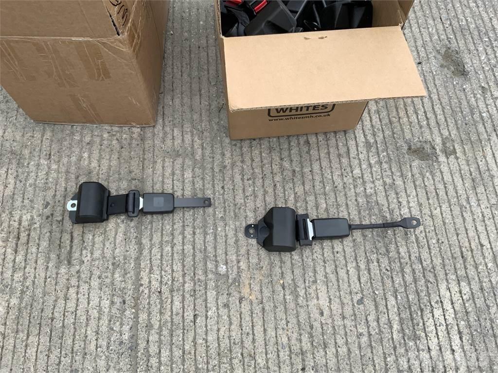  2 Boxes Of Seat Belts Agricultura - Otros