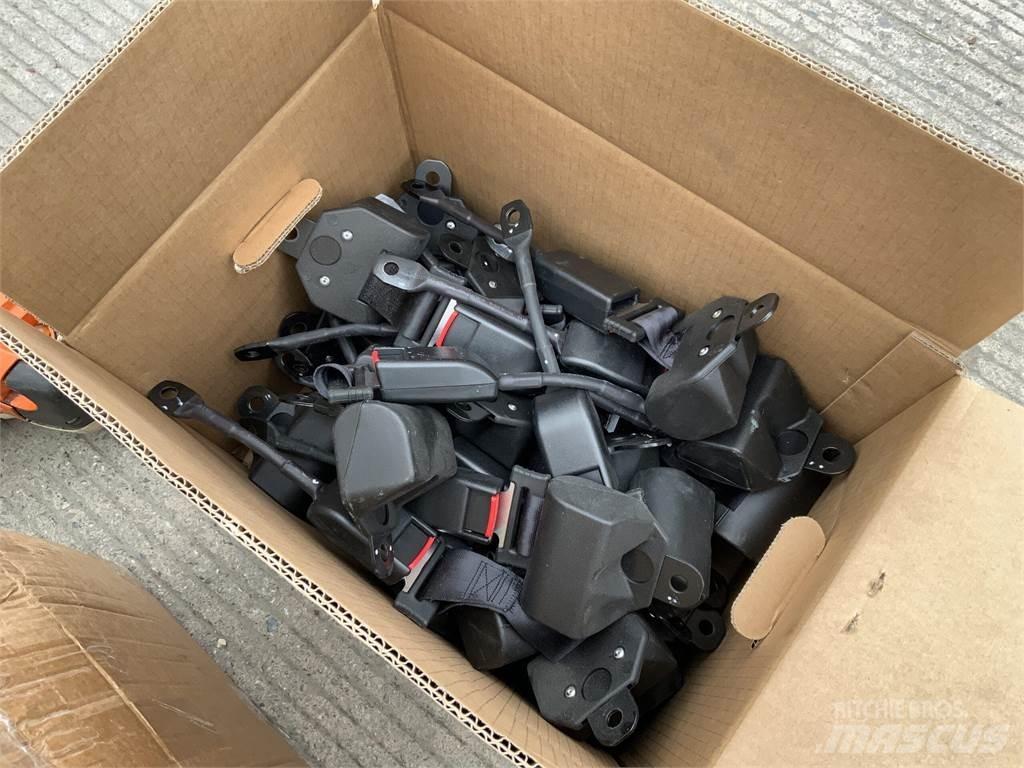  2 Boxes Of Seat Belts Agricultura - Otros