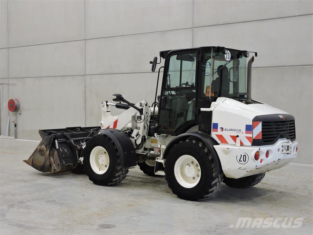 CAT 908M + FORK Cargadoras sobre ruedas