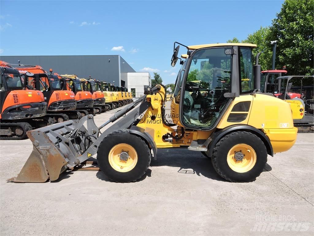 Volvo L25F + FORK Cargadoras sobre ruedas