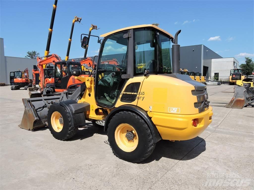 Volvo L25F + FORK Cargadoras sobre ruedas
