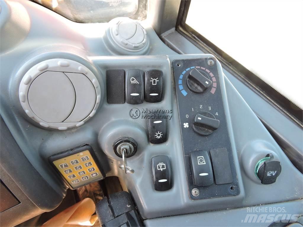 Volvo L25F + FORK Cargadoras sobre ruedas