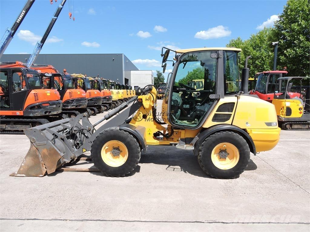 Volvo L25F + FORK Cargadoras sobre ruedas