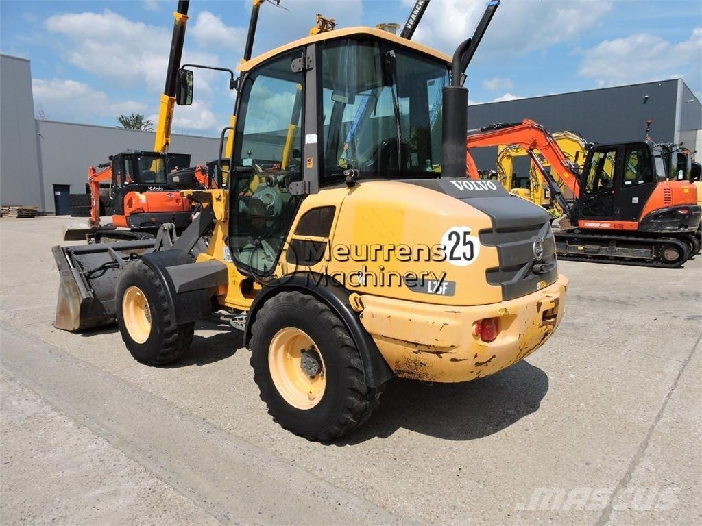 Volvo L25F + FORK Cargadoras sobre ruedas