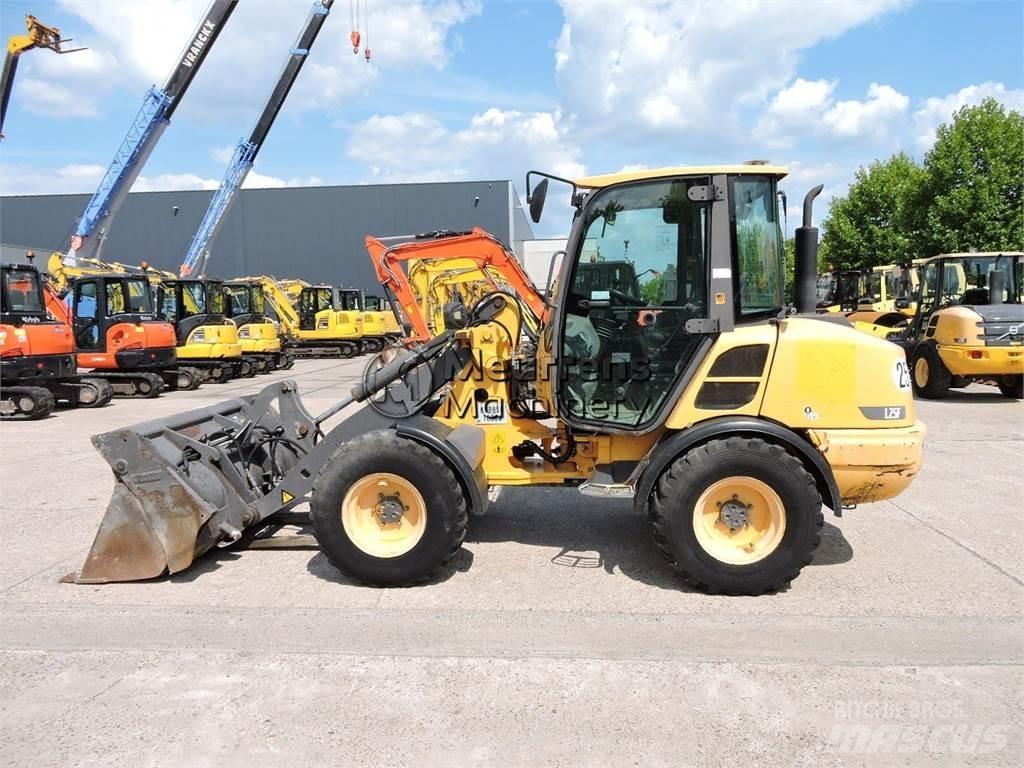 Volvo L25F + Fork Cargadoras sobre ruedas
