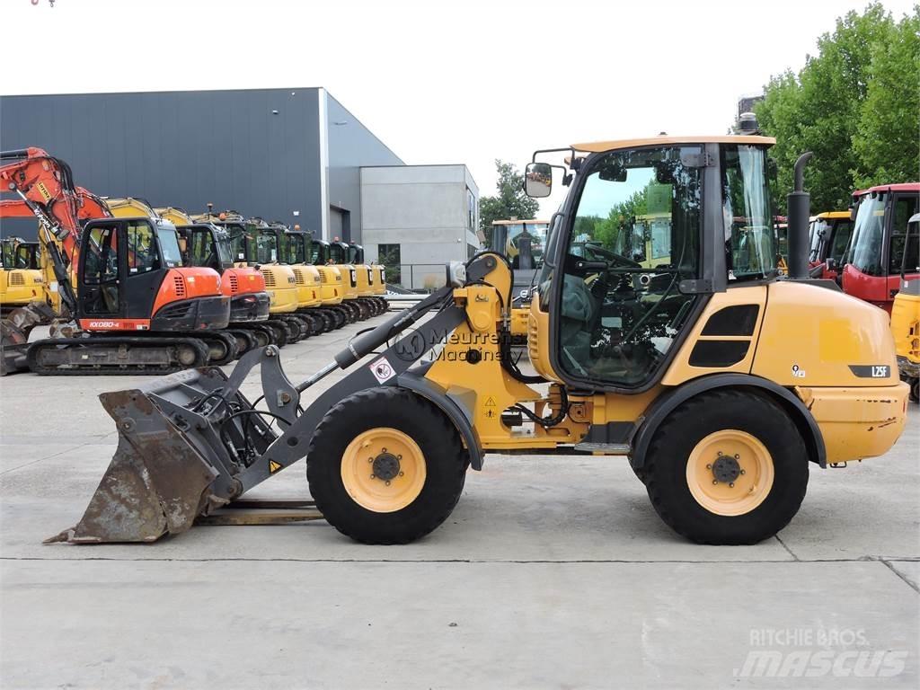 Volvo L25F + FORK Cargadoras sobre ruedas