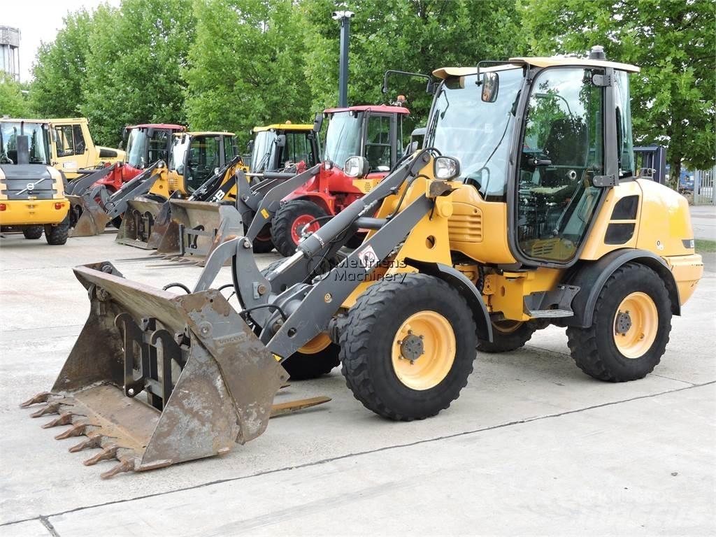 Volvo L25F + FORK Cargadoras sobre ruedas