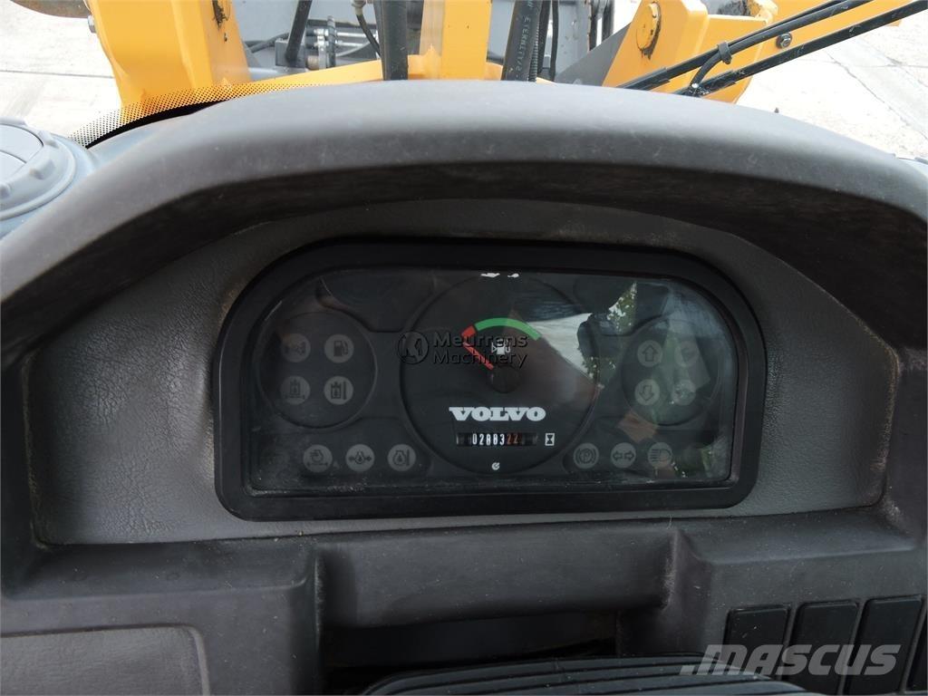 Volvo L25F + FORK Cargadoras sobre ruedas
