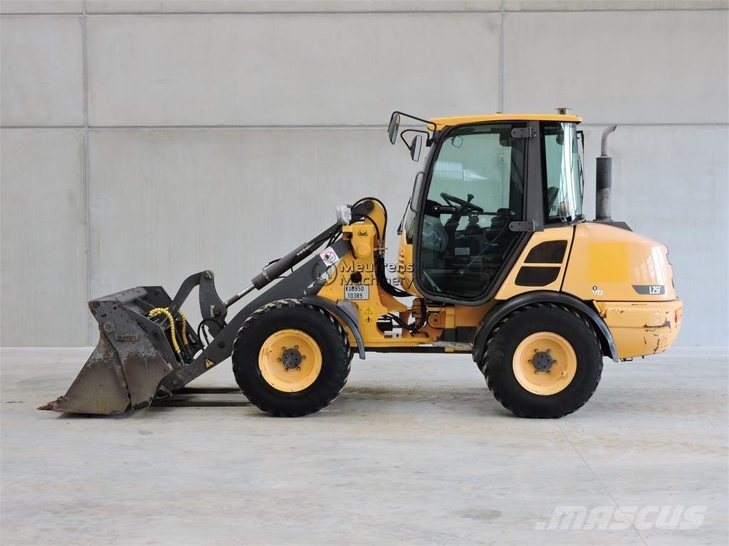 Volvo L25F + FORK Cargadoras sobre ruedas
