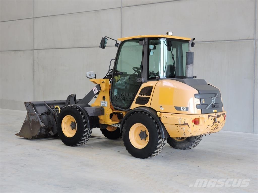 Volvo L25F + FORK Cargadoras sobre ruedas