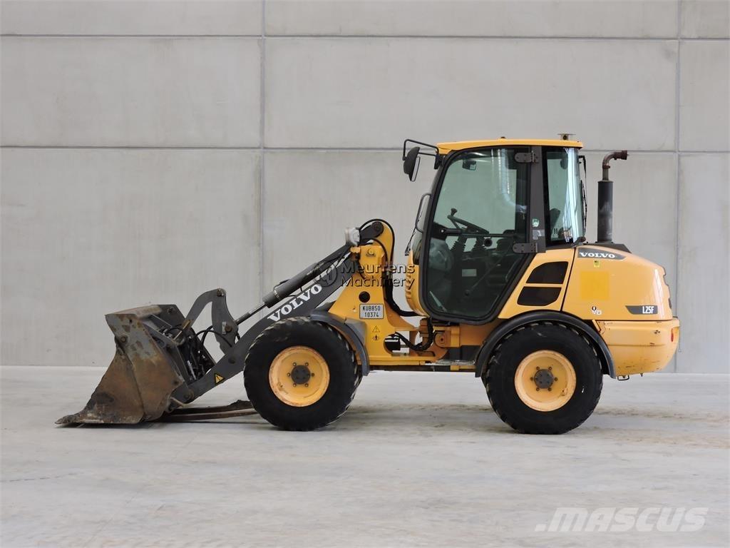 Volvo L25F + FORK Cargadoras sobre ruedas