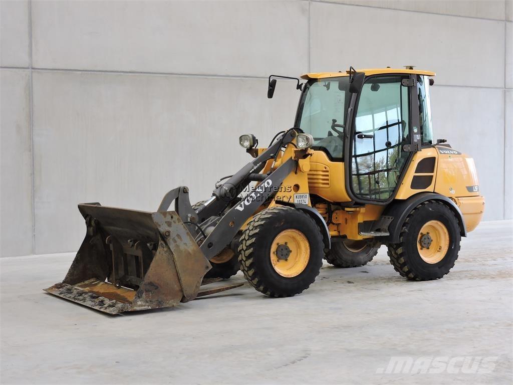 Volvo L25F + FORK Cargadoras sobre ruedas