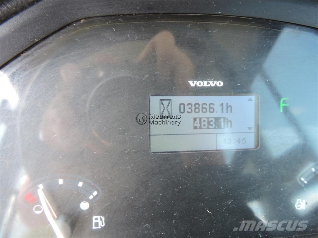 Volvo L30G + FORK Cargadoras sobre ruedas