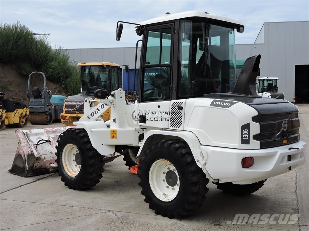 Volvo L30G + FORK Cargadoras sobre ruedas