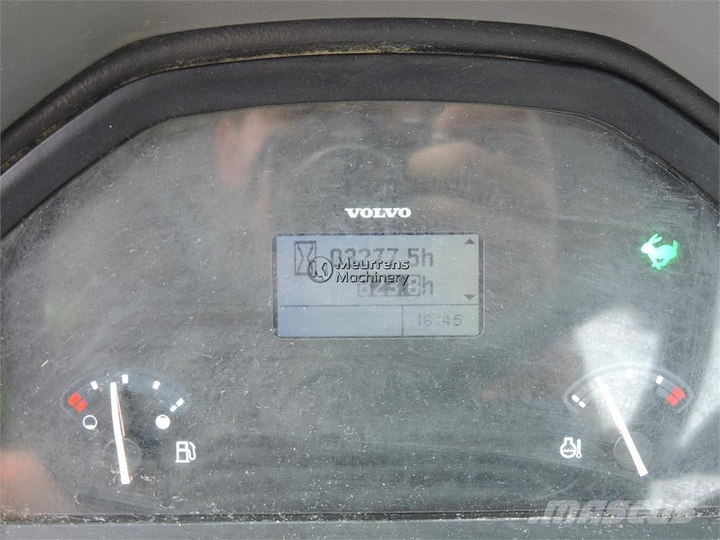Volvo L30G + FORK Cargadoras sobre ruedas