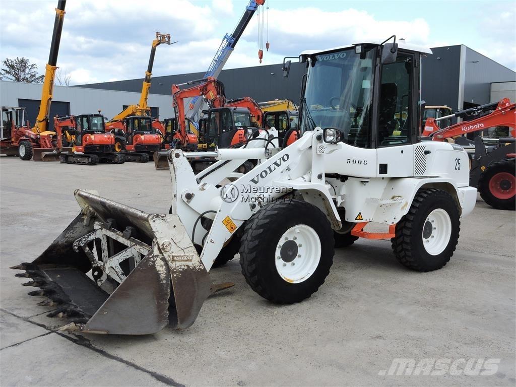 Volvo L30G + FORK Cargadoras sobre ruedas