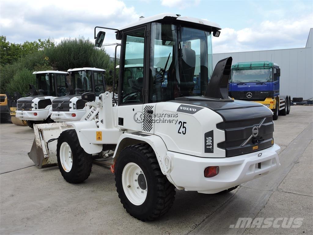 Volvo L30G + FORK Cargadoras sobre ruedas