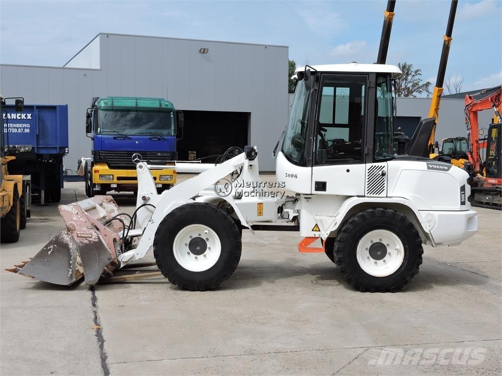 Volvo L30G + FORK Cargadoras sobre ruedas