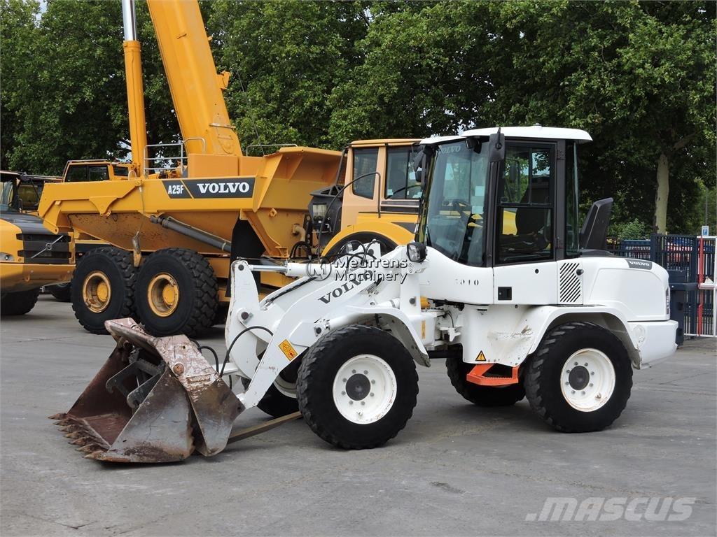 Volvo L30G + FORK Cargadoras sobre ruedas