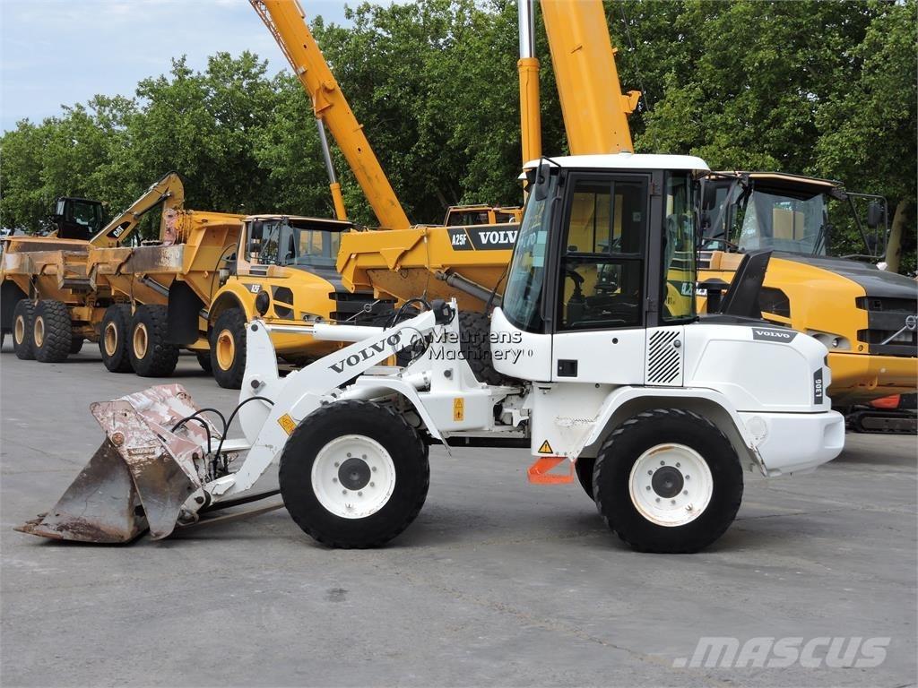 Volvo L30G + FORK Cargadoras sobre ruedas