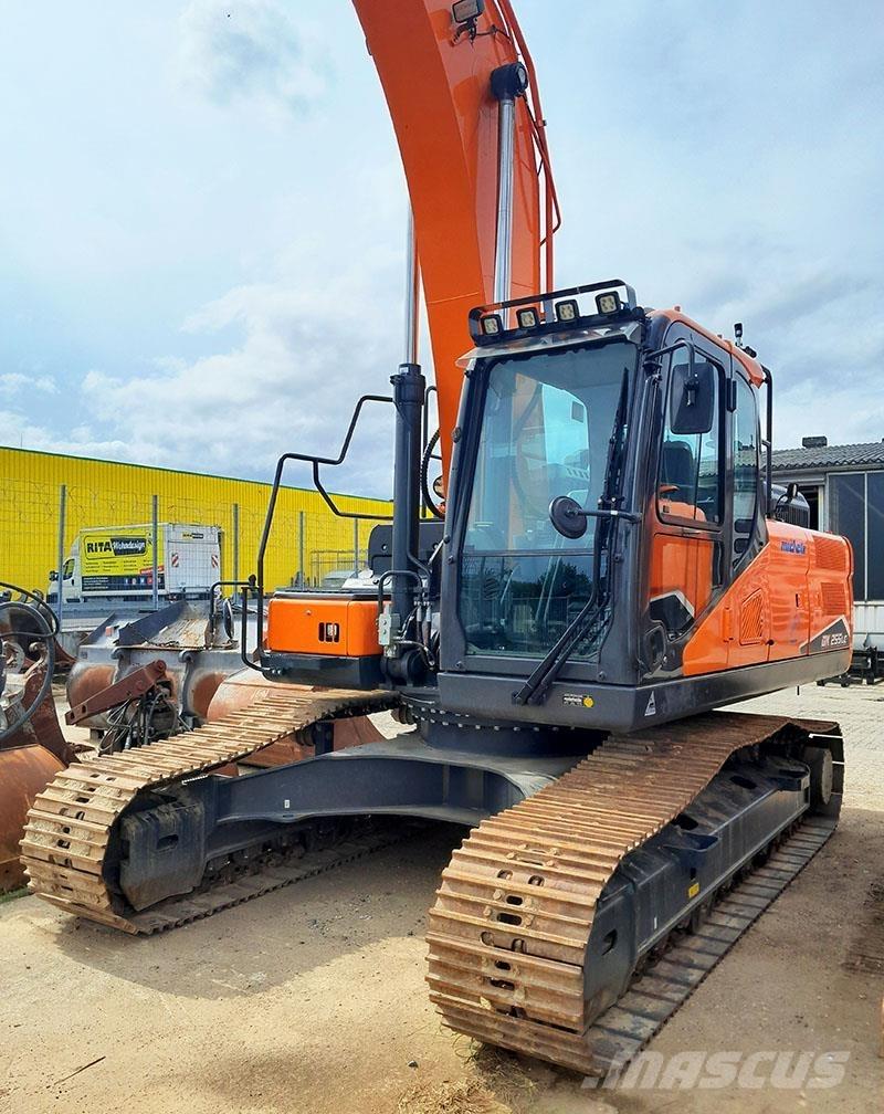 Develon DX 225 LC-7 Excavadoras de cadenas
