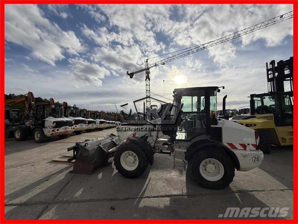 CAT 908M Cargadoras sobre ruedas