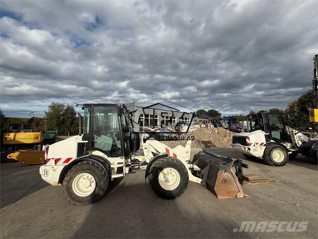 CAT 908M Cargadoras sobre ruedas