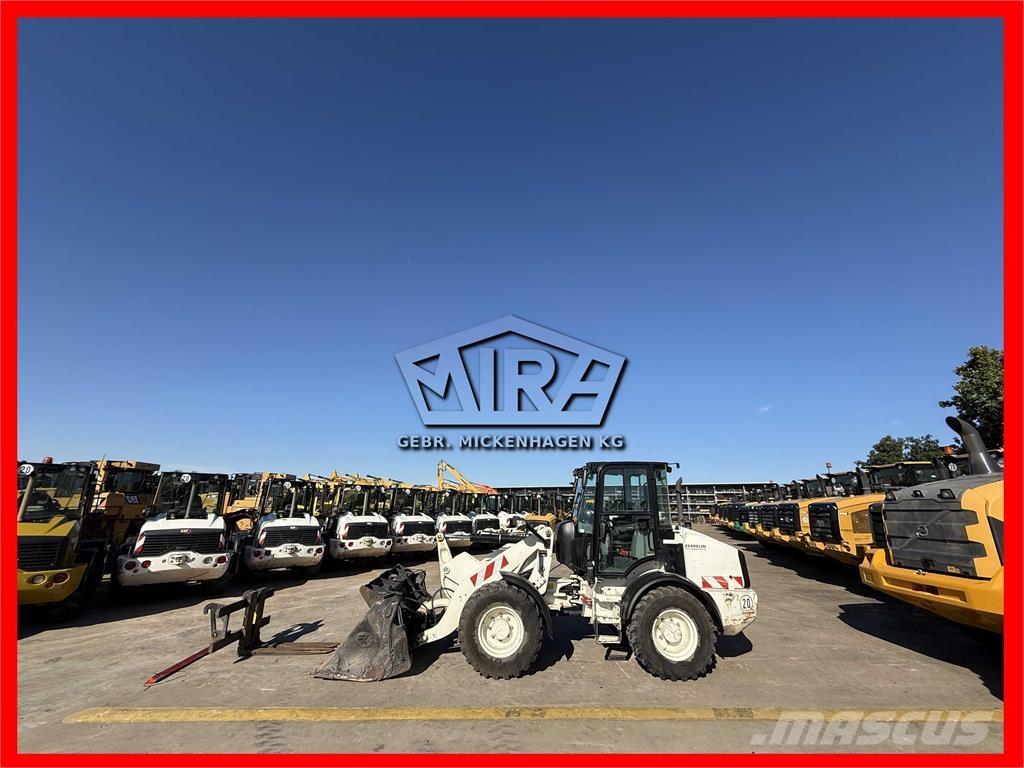 CAT 908M Cargadoras sobre ruedas