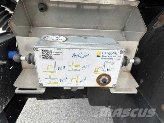  AKD 74 - 18 Carrocería de caja