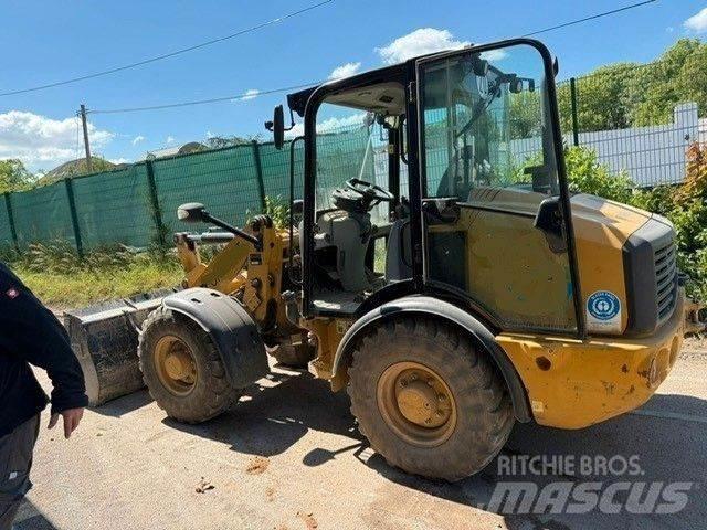 CAT 906M Cargadoras sobre ruedas