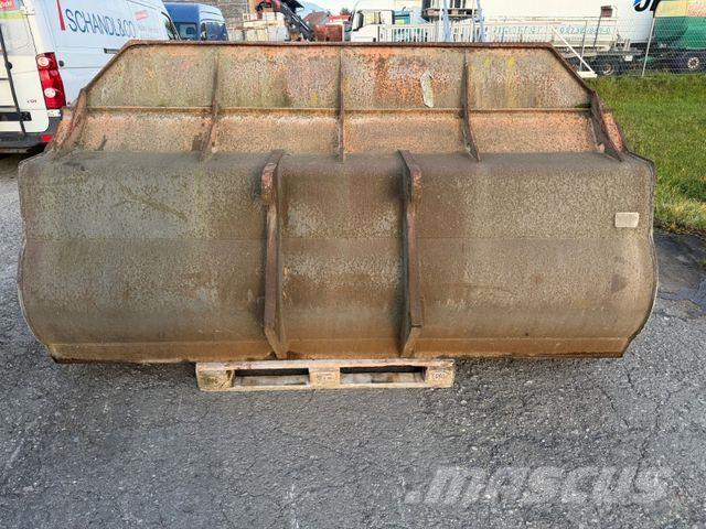  DIV. SCHAUFEL Cargadoras sobre ruedas