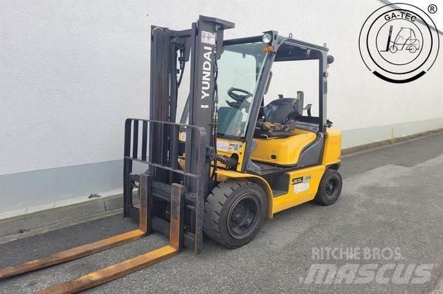 Hyundai 30L-7A Carretillas LPG