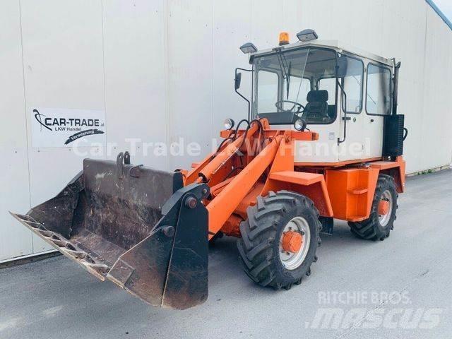 Schaeff SKB 902 Retrocargadoras