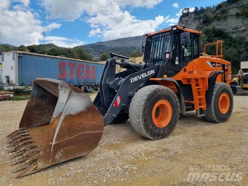 Doosan DL300 Cargadoras sobre ruedas