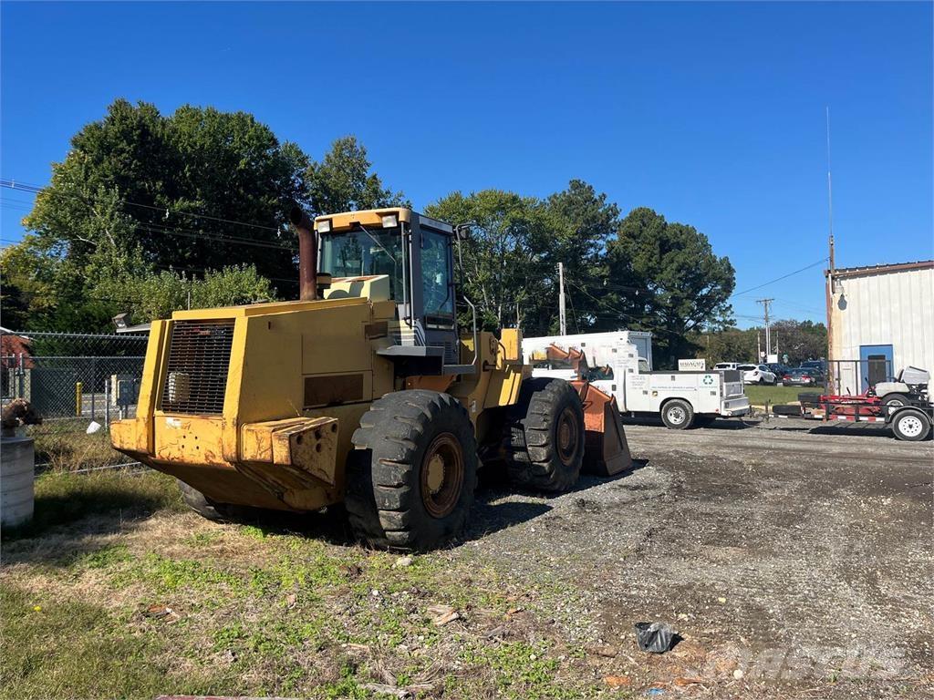 CASE 821C Cargadoras sobre ruedas