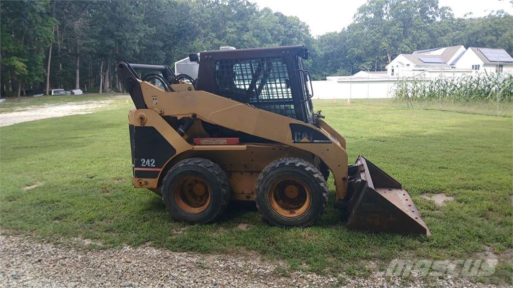 CAT 242 Minicargadoras