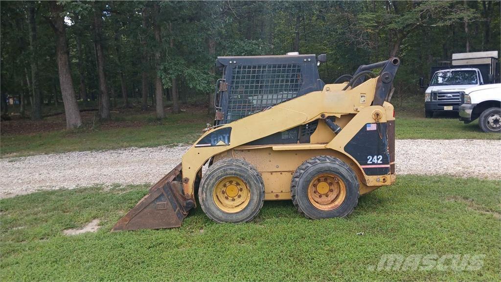 CAT 242 Minicargadoras