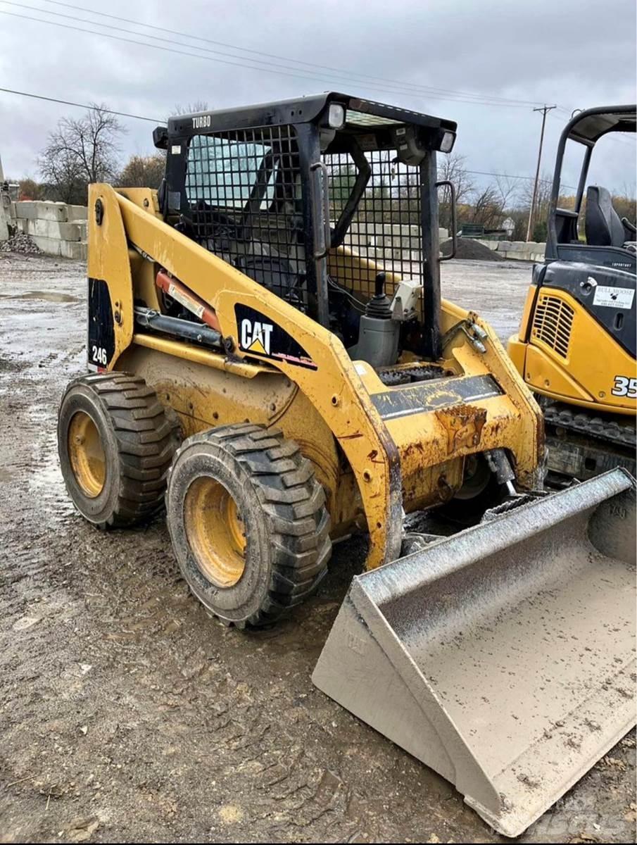 CAT 246 Minicargadoras