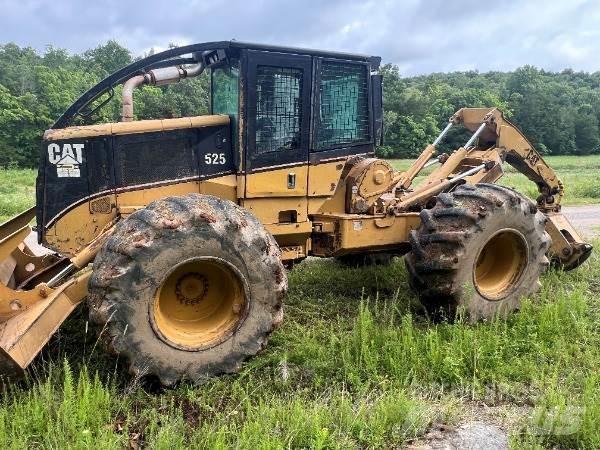 CAT 525 Arrastrador de troncos