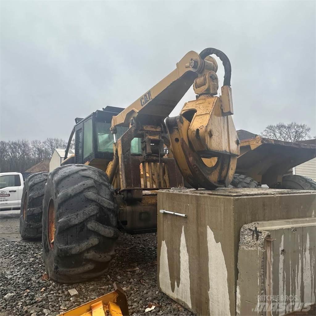CAT 545 Arrastrador de troncos