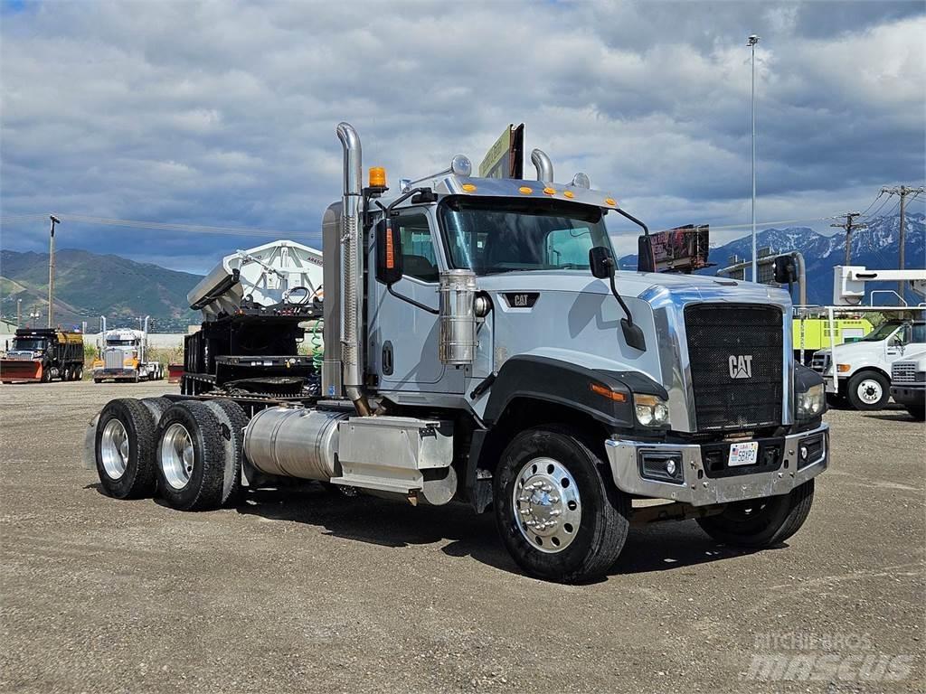 CAT CT680L Cabezas tractoras