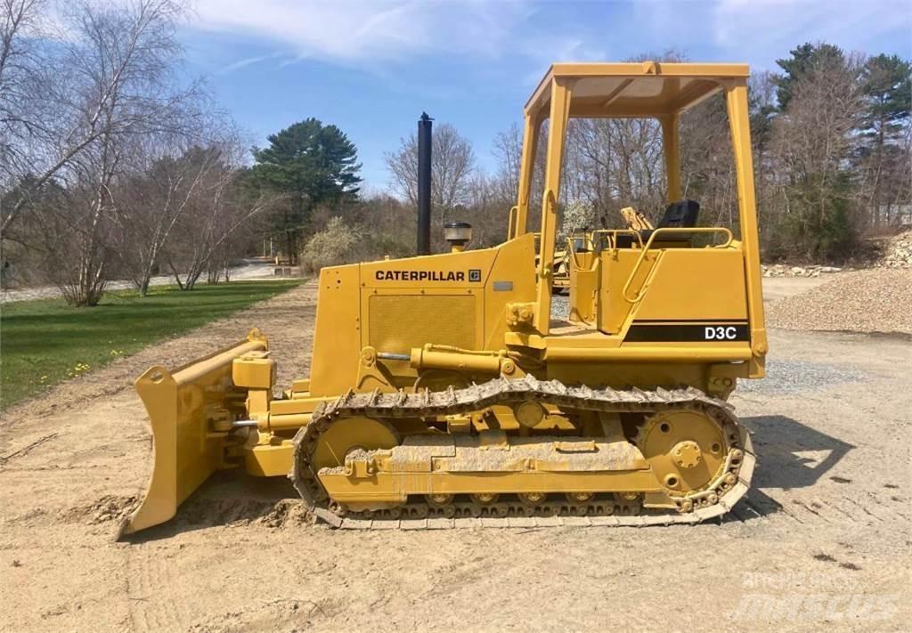 CAT D3C Buldozer sobre oruga