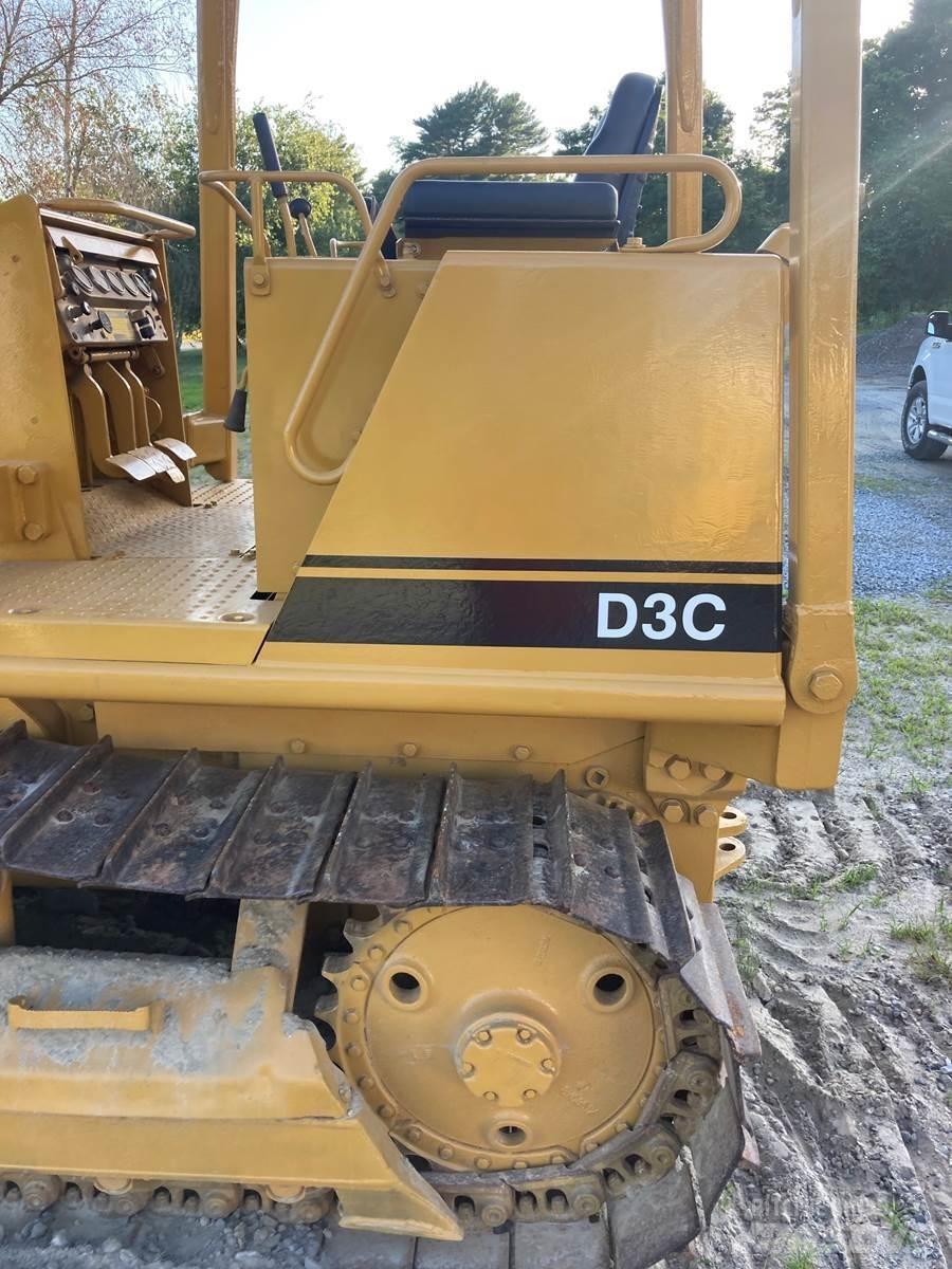 CAT D3C Buldozer sobre oruga