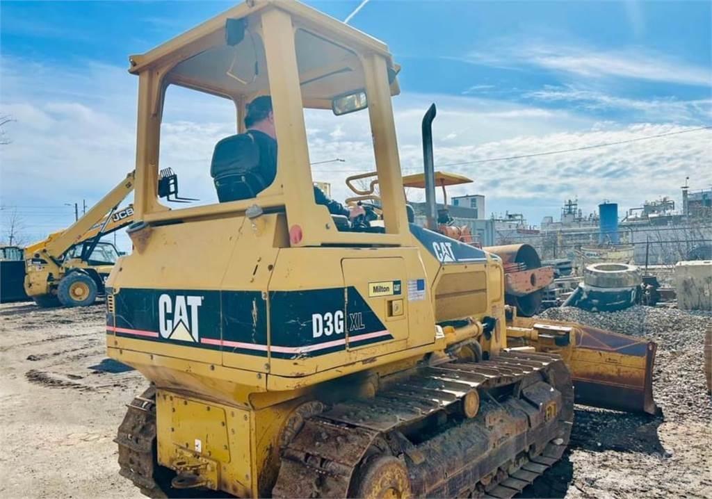 CAT D3G XL Buldozer sobre oruga