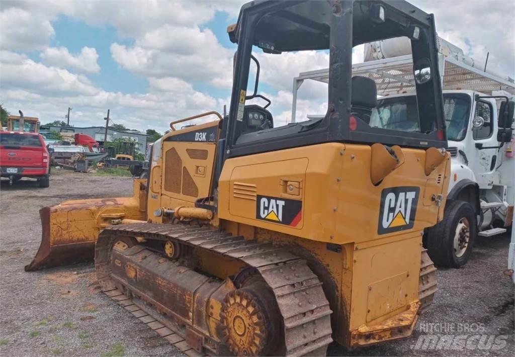 CAT D3K XL Buldozer sobre oruga