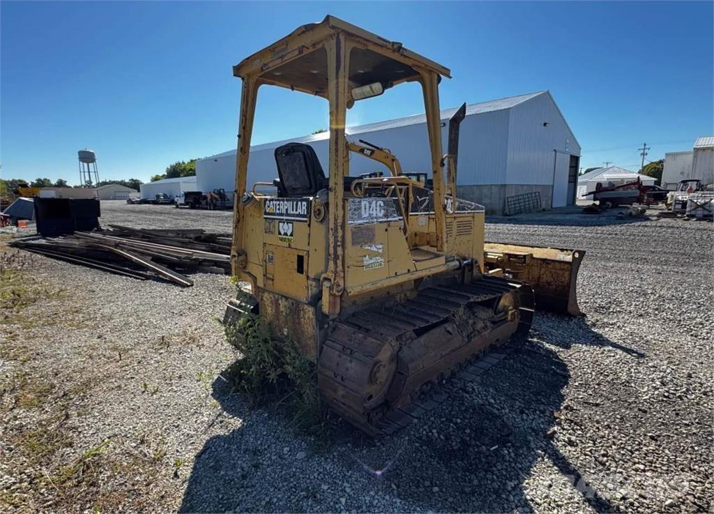 CAT D4C Buldozer sobre oruga