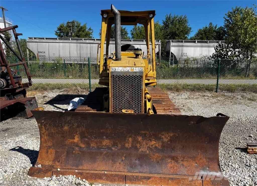 CAT D4C Buldozer sobre oruga