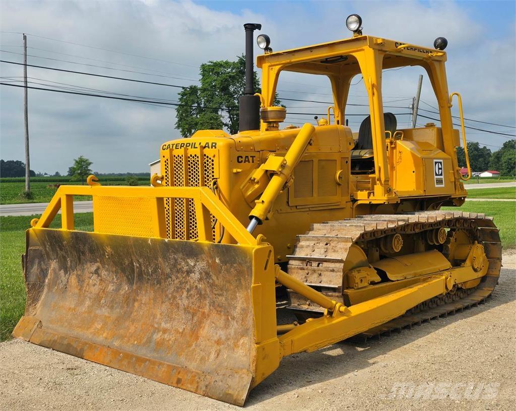 CAT D5B Buldozer sobre oruga