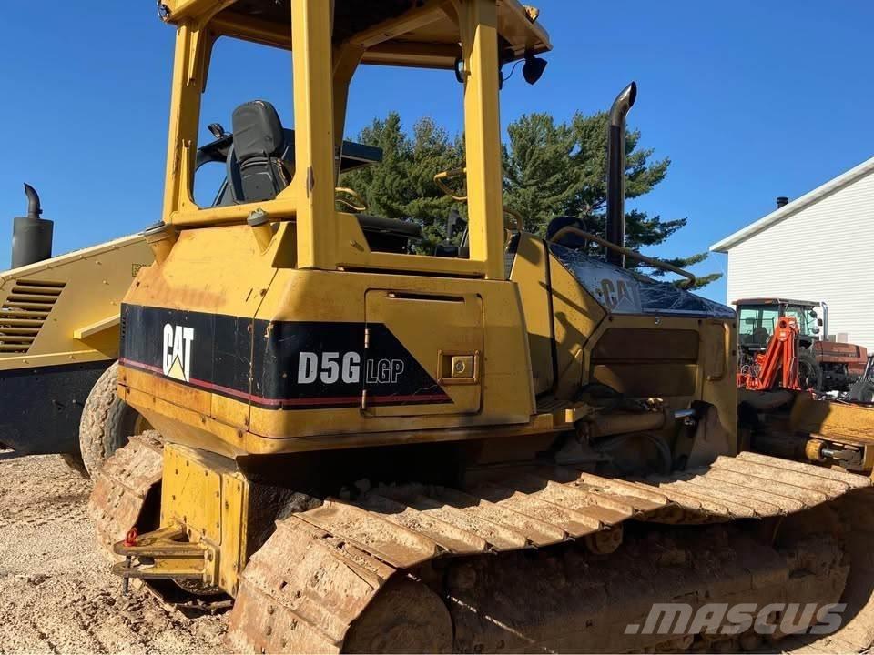 CAT D5G Buldozer sobre oruga
