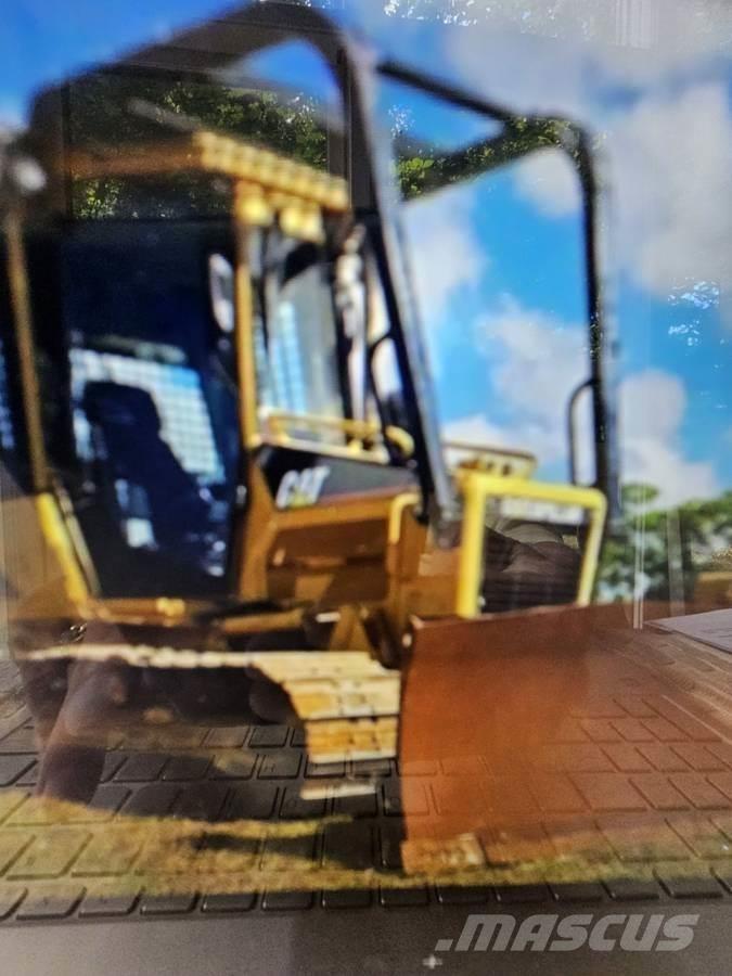 CAT D5G XL Buldozer sobre oruga
